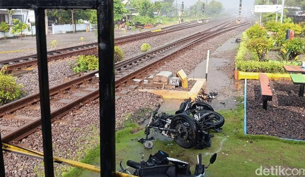 KA Malioboro Ekspres Tabrak 7 Motor di Magetan, 4 Orang Tewas KA Malioboro